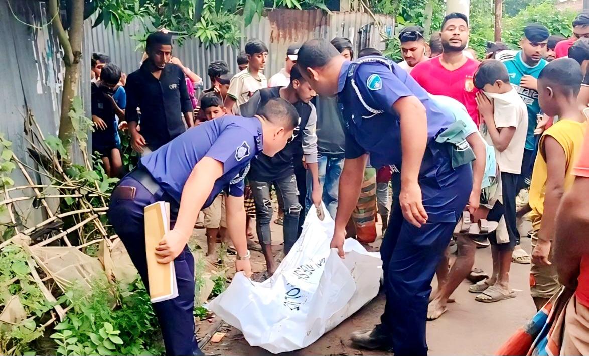 তিতাসে মৎস্য খামার থেকে অজ্ঞাত যুবকের গলিত মরদেহ উদ্ধার 